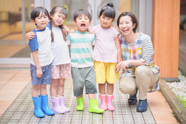 幼稚園は何歳から？子どもの発達に合わせた入園時期と園選びのポイント