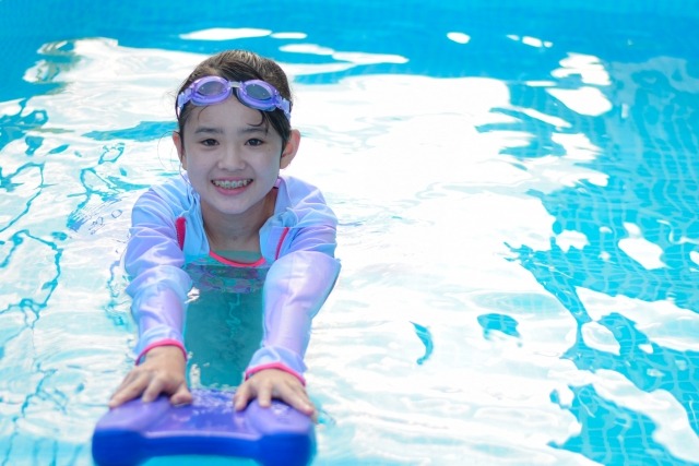 「キック（足）」のコツと練習法