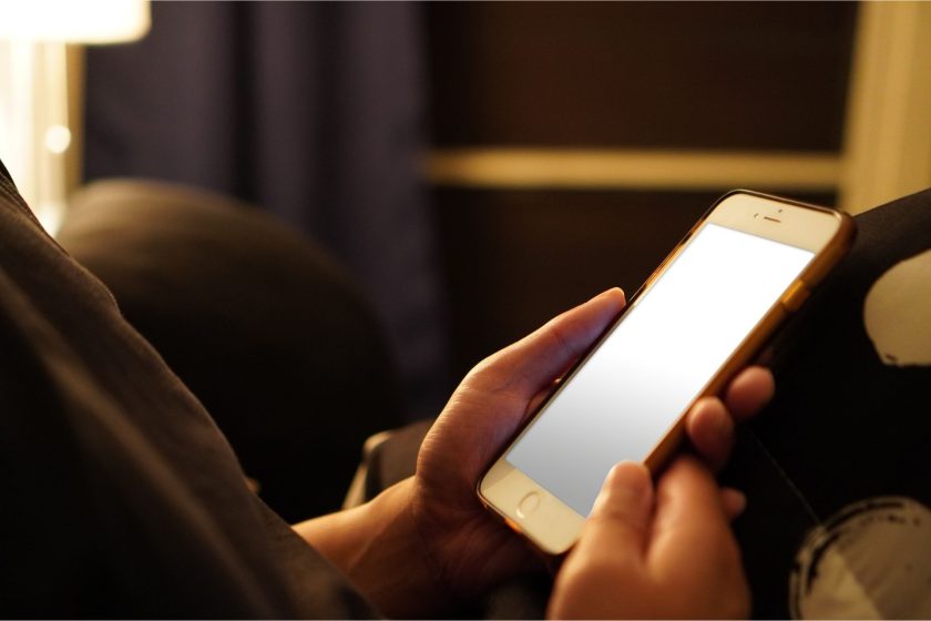 子どもにスマホを持たせるデメリットと注意点