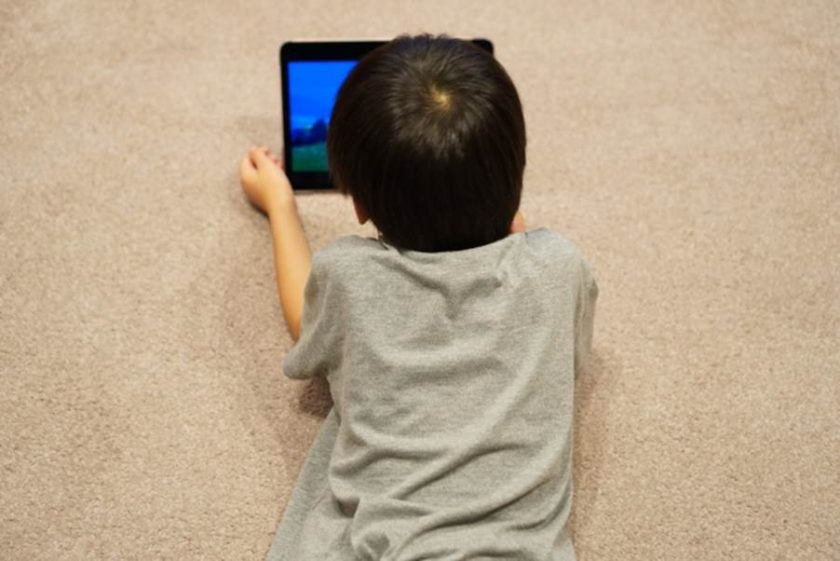 子どもの視力が低下する主な原因